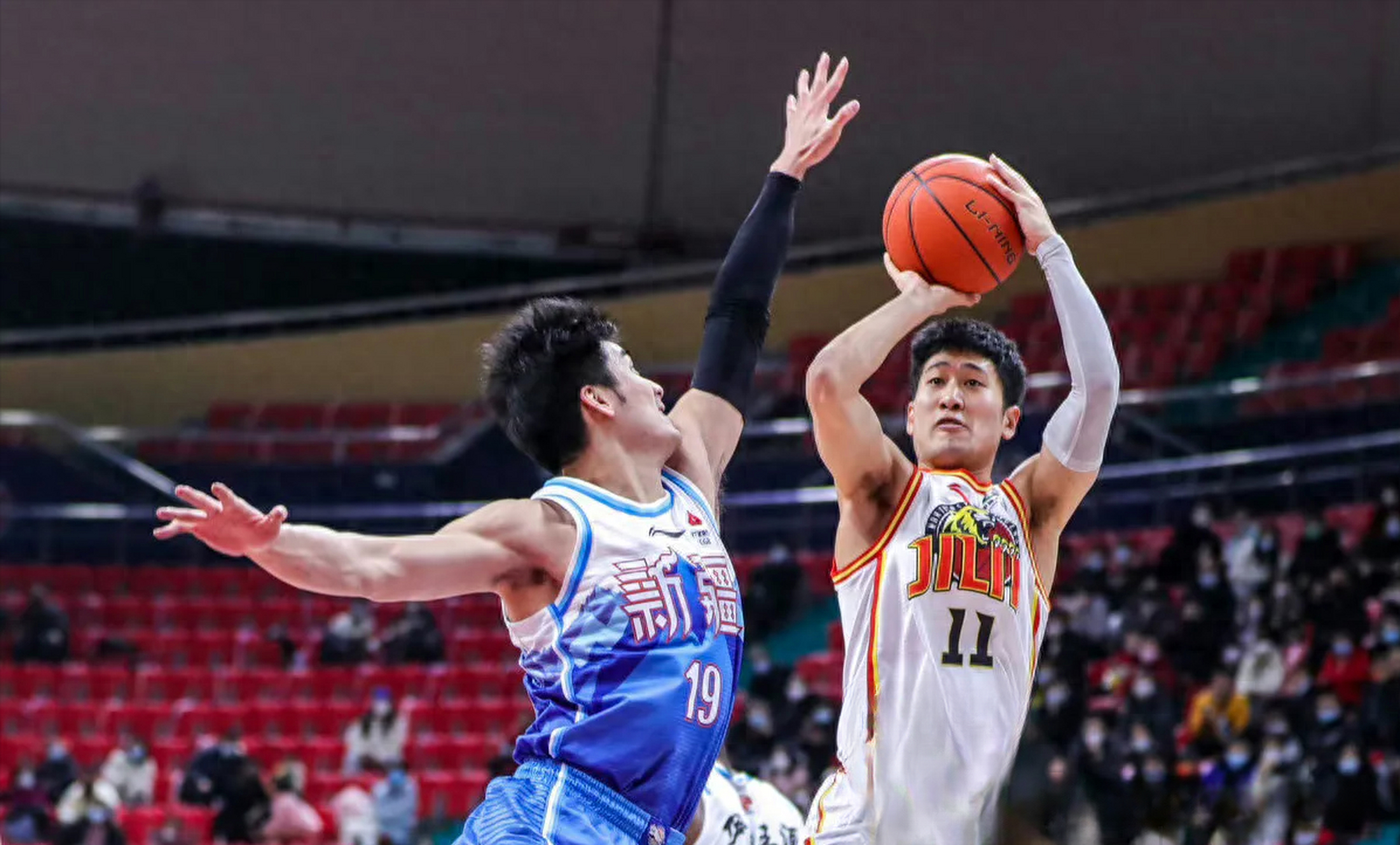 新疆男篮再次击败江苏队，完成常规赛全胜