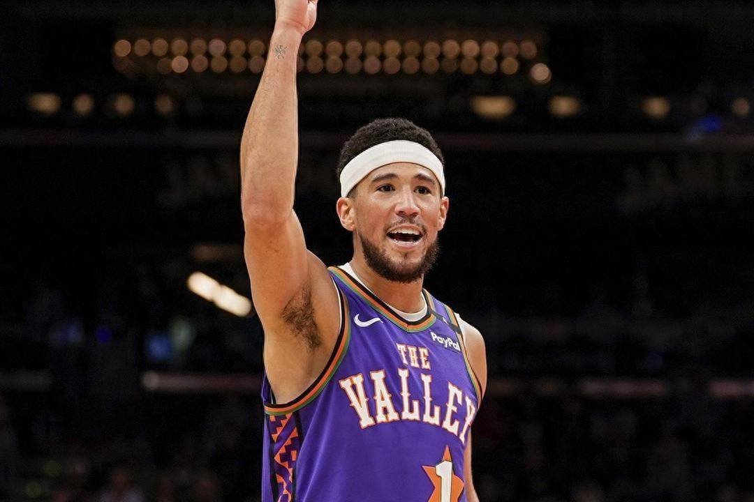 关于毒蛇客场力克骑士，布克独得分的信息