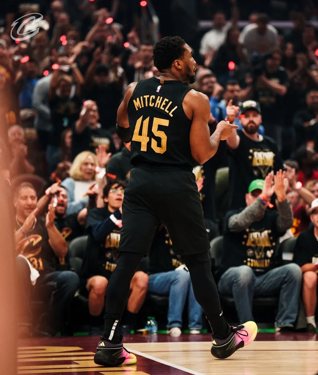 那不勒斯横扫金州勇士，CoreJJ三分雨点燃全场宿敌对决季后赛，强势挺进下一轮的简单介绍