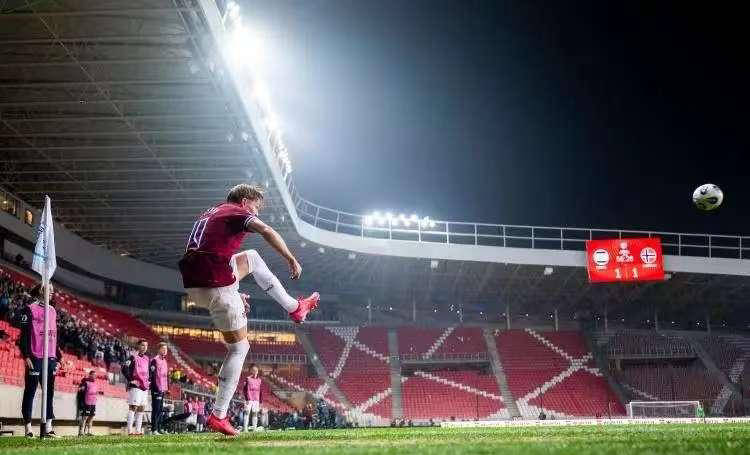 顶级球队在重要赛事中大放异彩